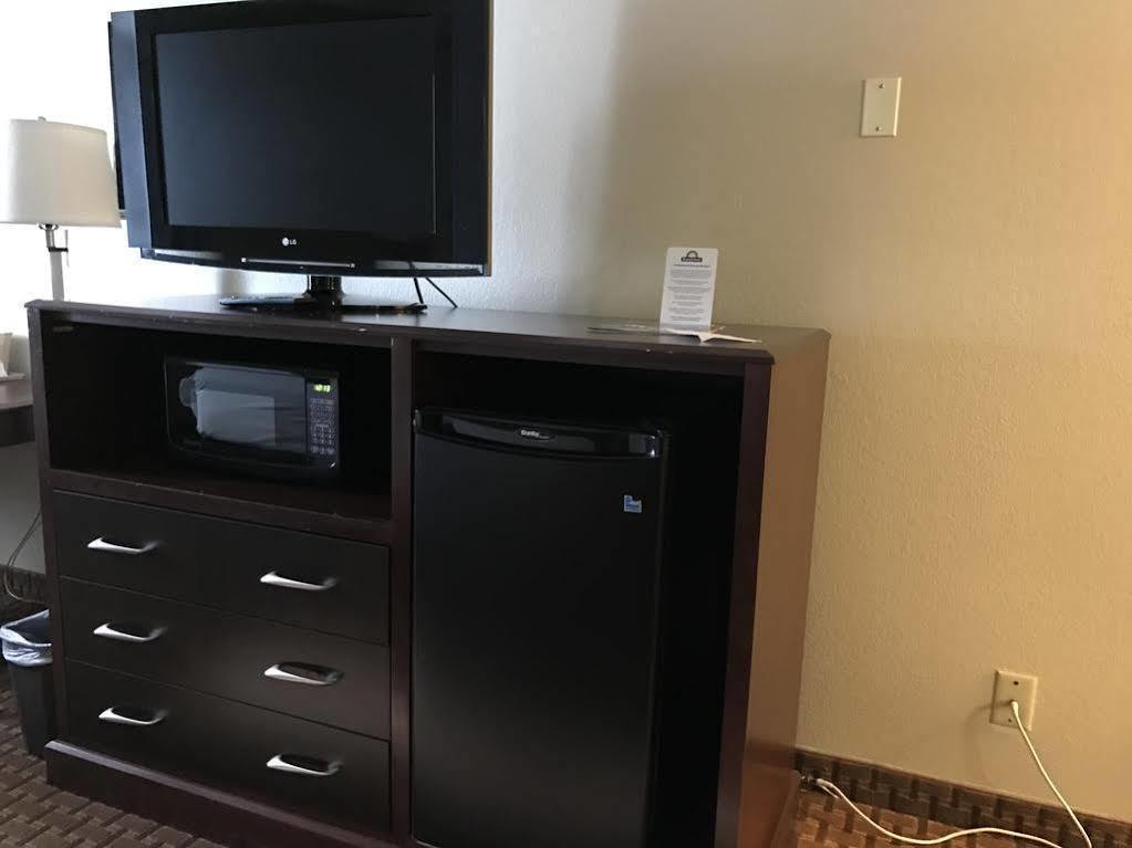 Days Inn By Wyndham Bloomington West מראה חיצוני תמונה